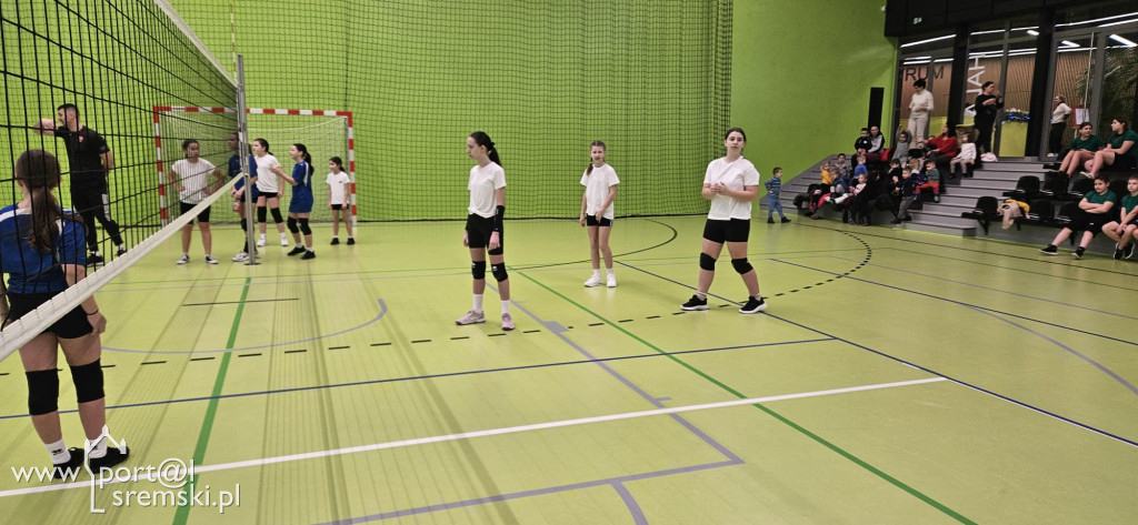  Mikołajkowe mistrzostwa w mini siatkówce – sportowa rywalizacja szkół z gminy Książ Wlkp.