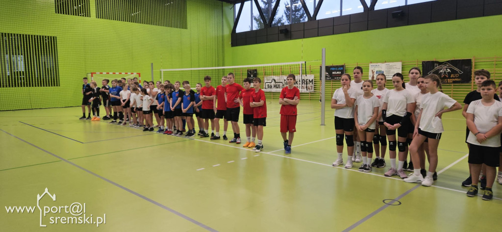  Mikołajkowe mistrzostwa w mini siatkówce – sportowa rywalizacja szkół z gminy Książ Wlkp.