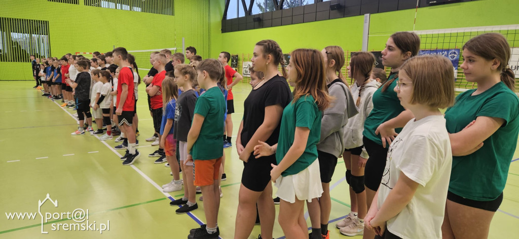  Mikołajkowe mistrzostwa w mini siatkówce – sportowa rywalizacja szkół z gminy Książ Wlkp.