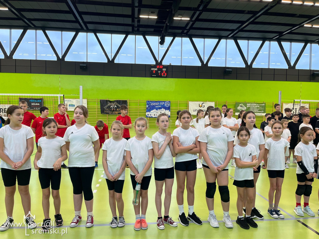  Mikołajkowe mistrzostwa w mini siatkówce – sportowa rywalizacja szkół z gminy Książ Wlkp.
