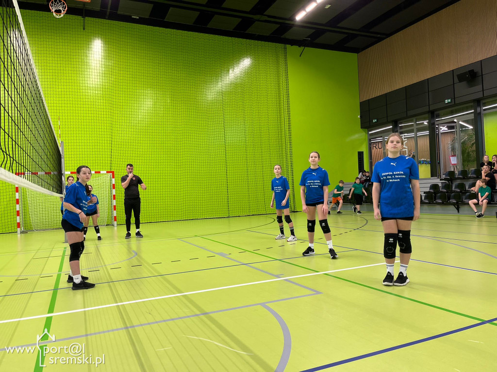  Mikołajkowe mistrzostwa w mini siatkówce – sportowa rywalizacja szkół z gminy Książ Wlkp.