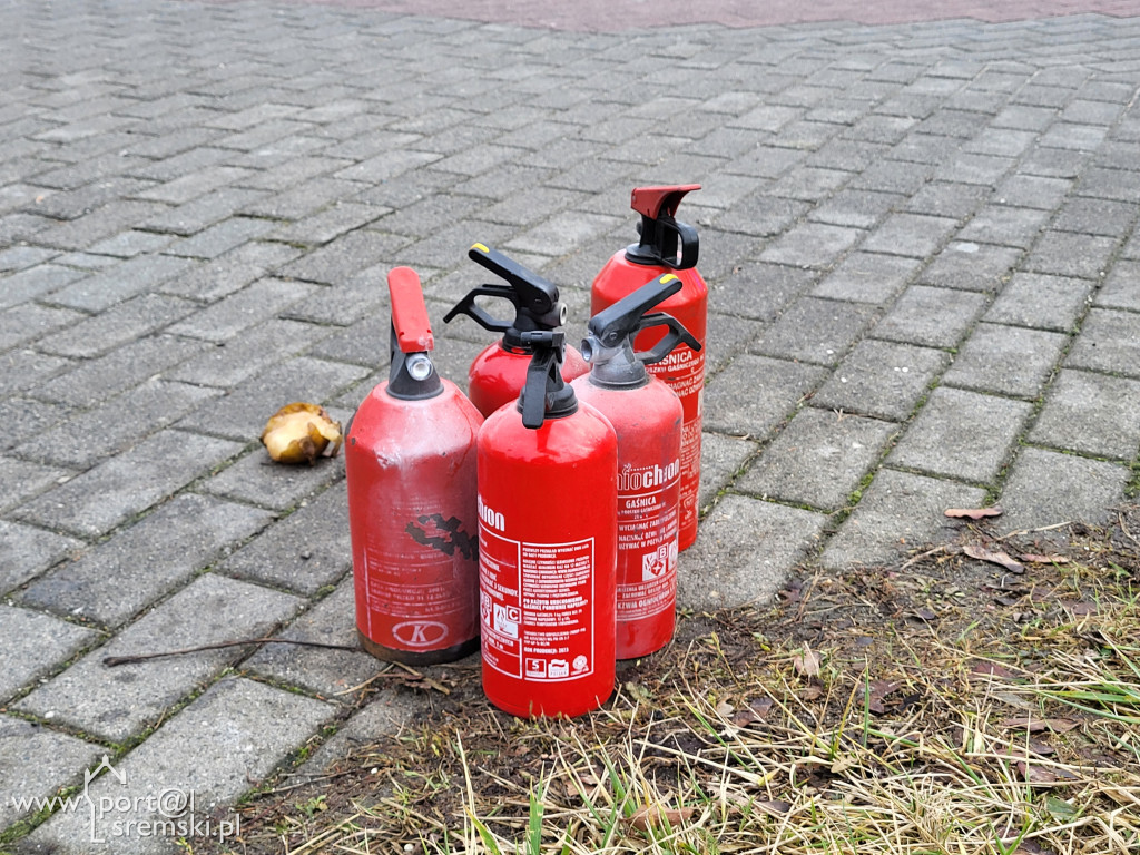 Pożar osobówki na rondzie