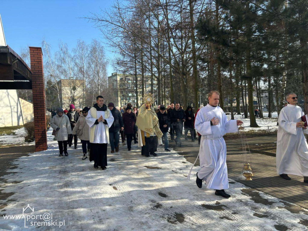 Przeniesienie Najświętszego Sakramentu w Parafii NSJ w Śremie: