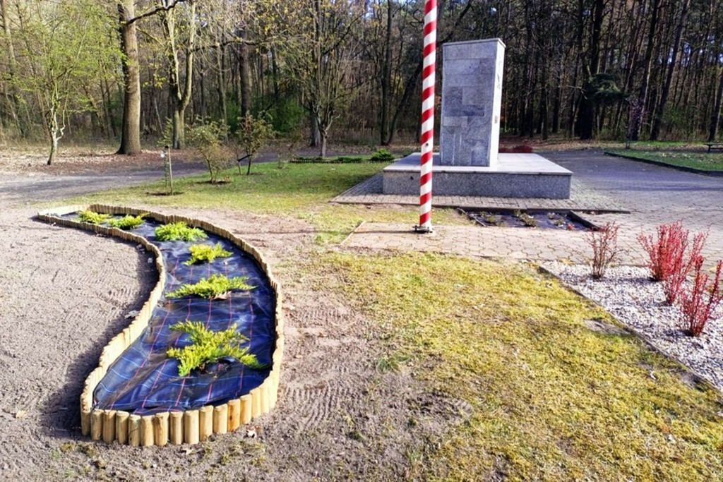 Nowe nasadzenia w śremskich parkach
