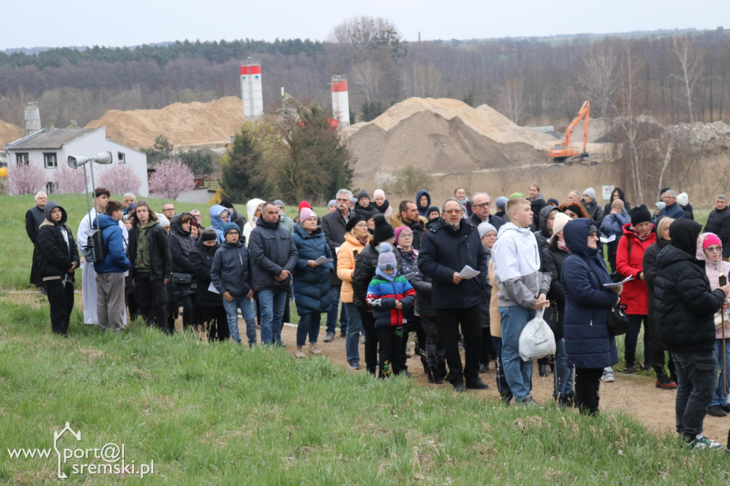 Droga Krzyżowa w Dolsku