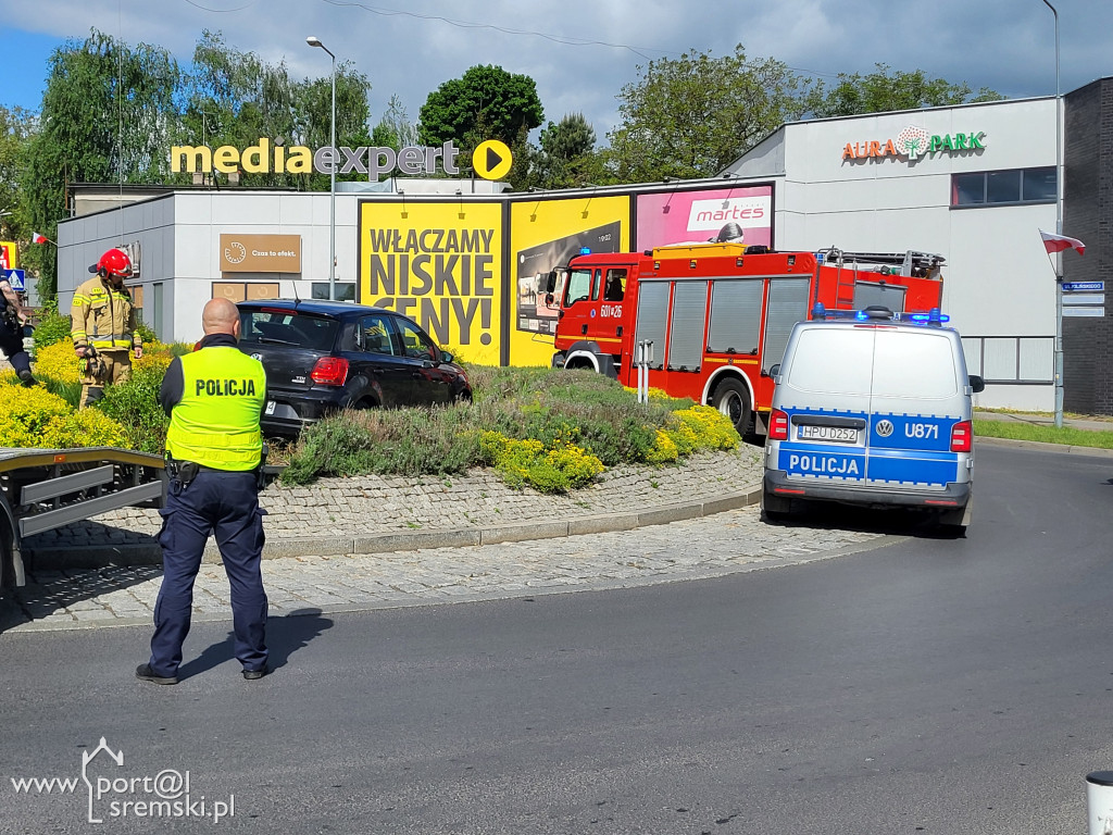 Wjechała w rondo