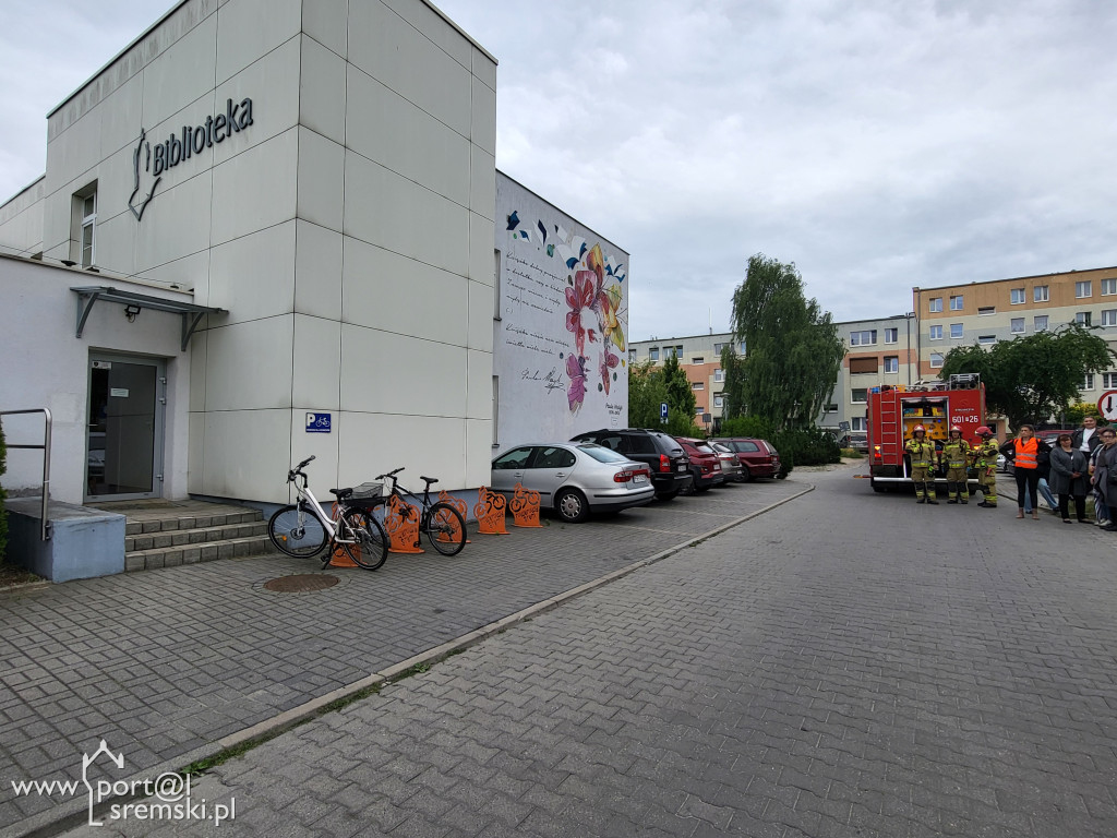 Próbny alarm bombowy w śremskiej bibliotece
