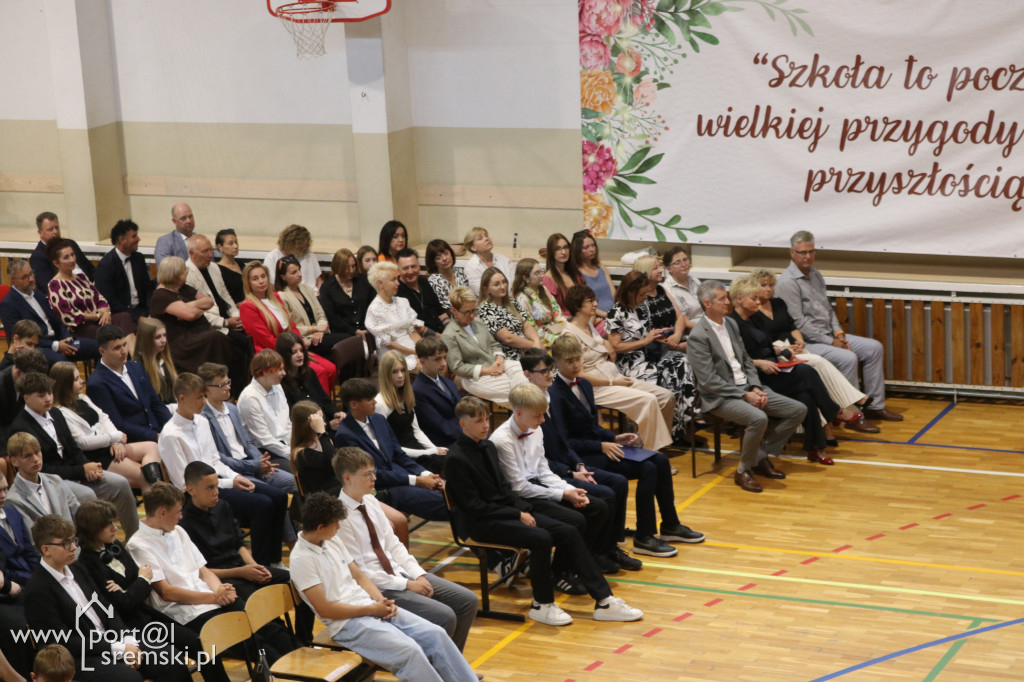 Zakończenie ósmych klas w Szóstce