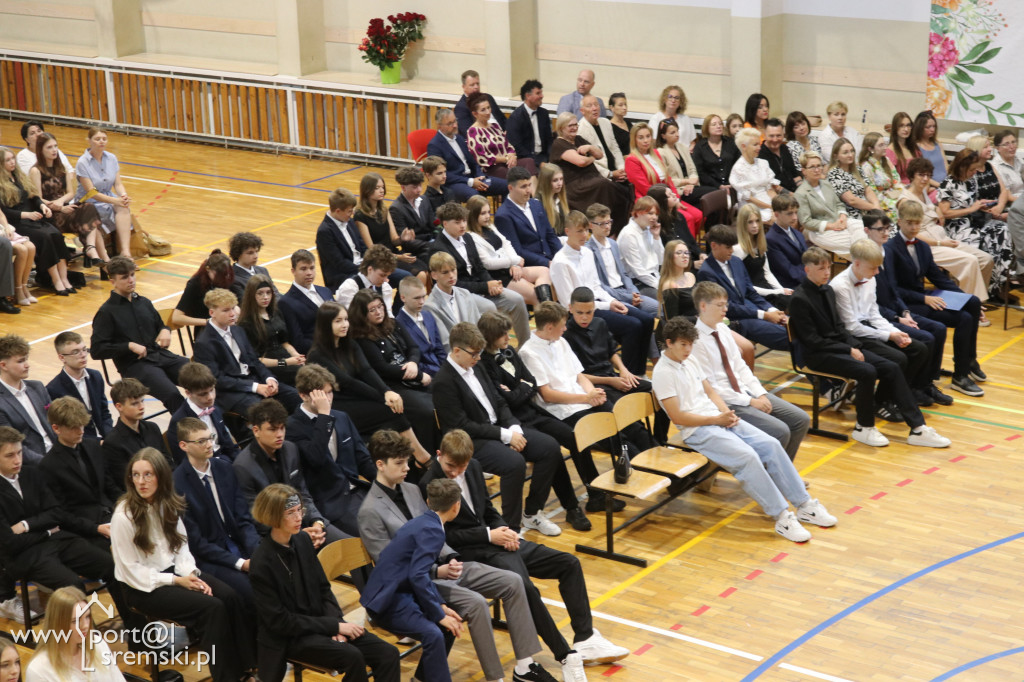 Zakończenie ósmych klas w Szóstce