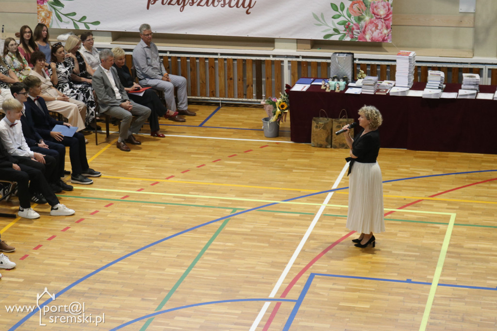 Zakończenie ósmych klas w Szóstce