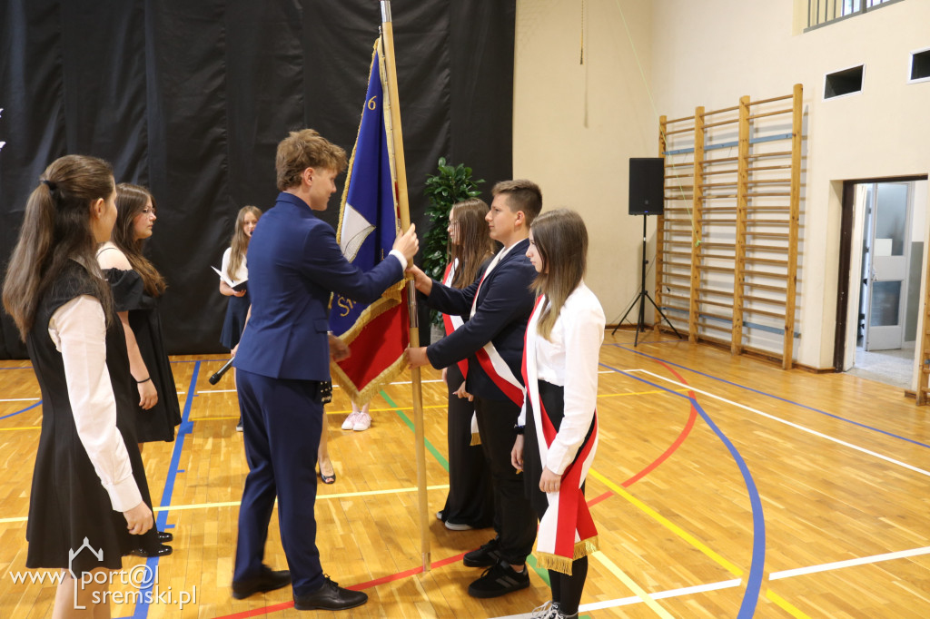 Zakończenie ósmych klas w Szóstce
