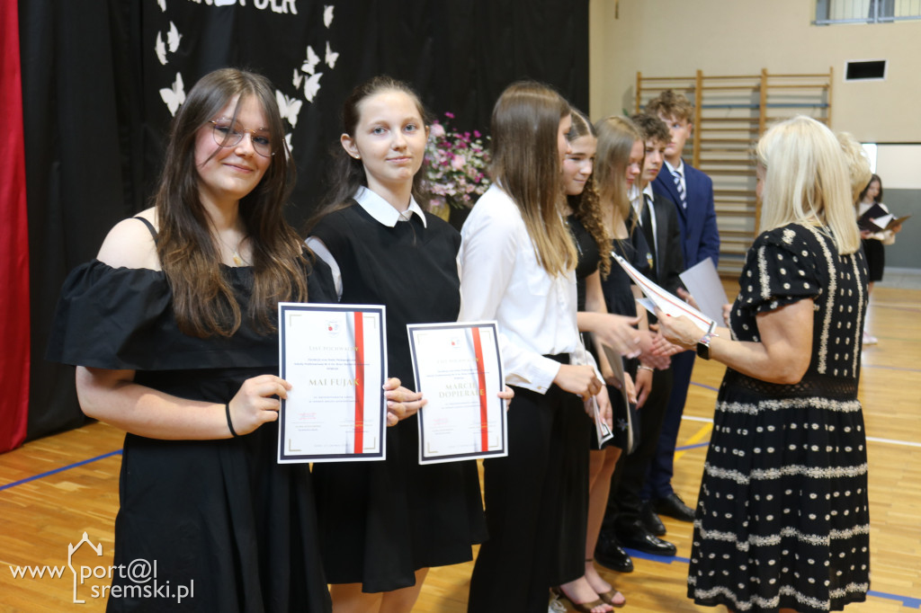 Zakończenie ósmych klas w Szóstce
