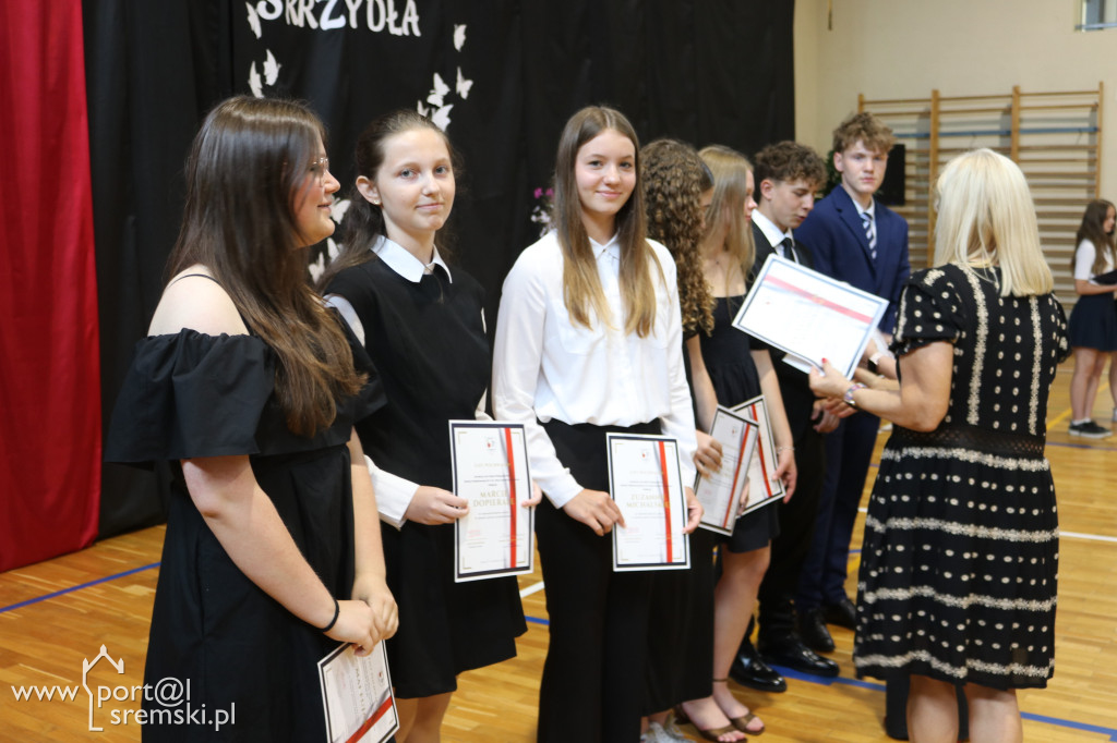 Zakończenie ósmych klas w Szóstce