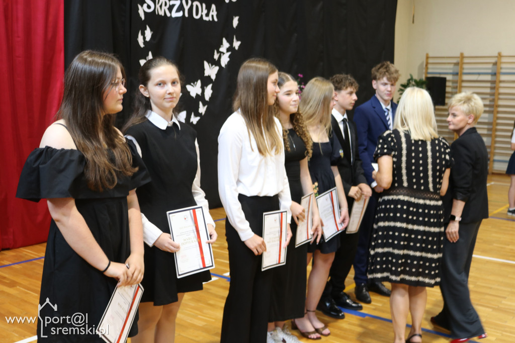 Zakończenie ósmych klas w Szóstce