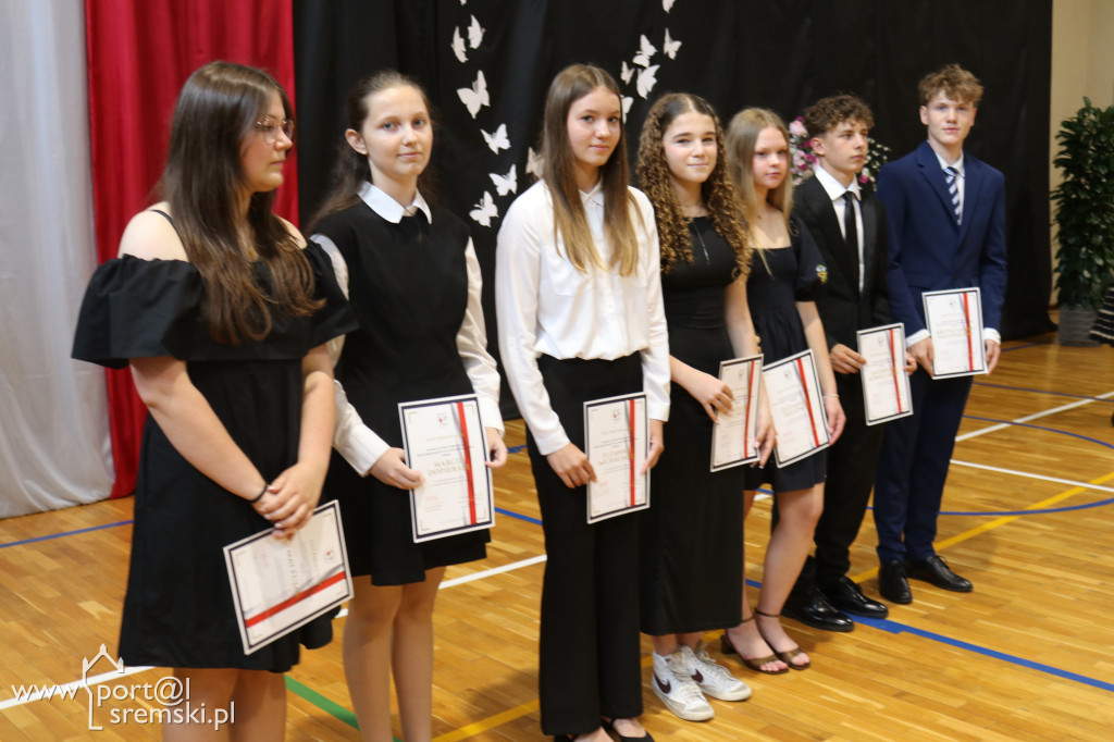 Zakończenie ósmych klas w Szóstce