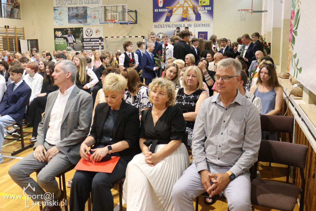Zakończenie ósmych klas w Szóstce