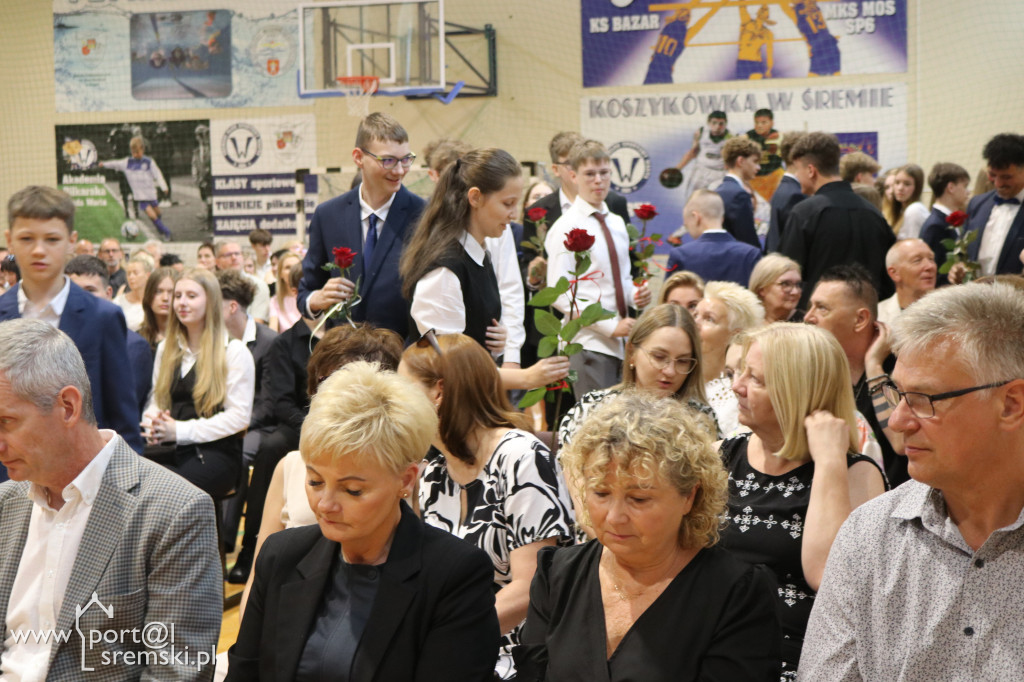 Zakończenie ósmych klas w Szóstce