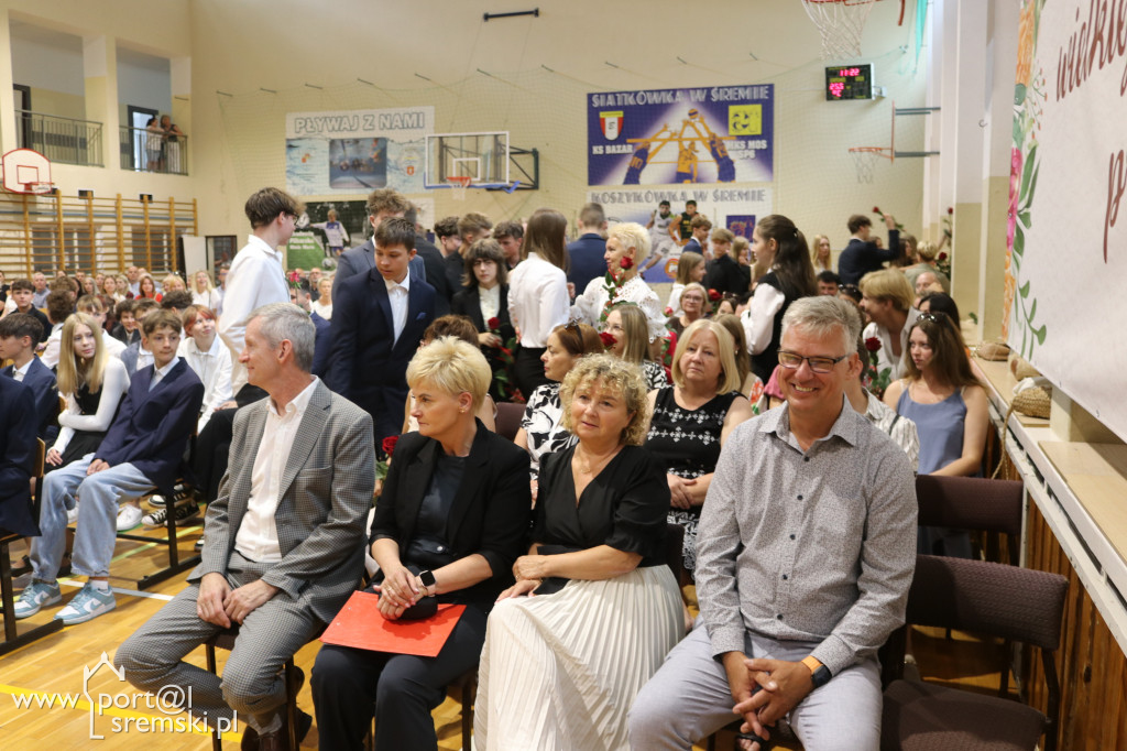 Zakończenie ósmych klas w Szóstce