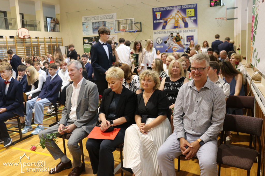 Zakończenie ósmych klas w Szóstce