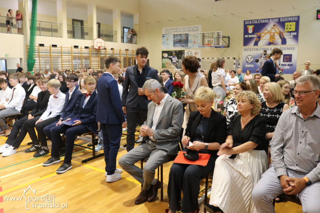 Zakończenie ósmych klas w Szóstce