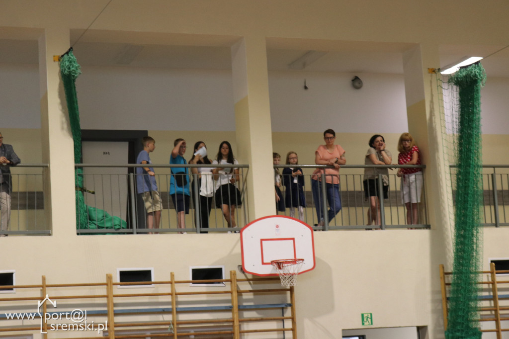 Zakończenie ósmych klas w Szóstce