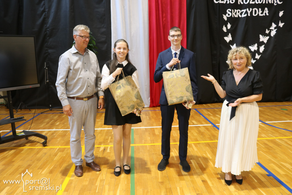 Zakończenie ósmych klas w Szóstce