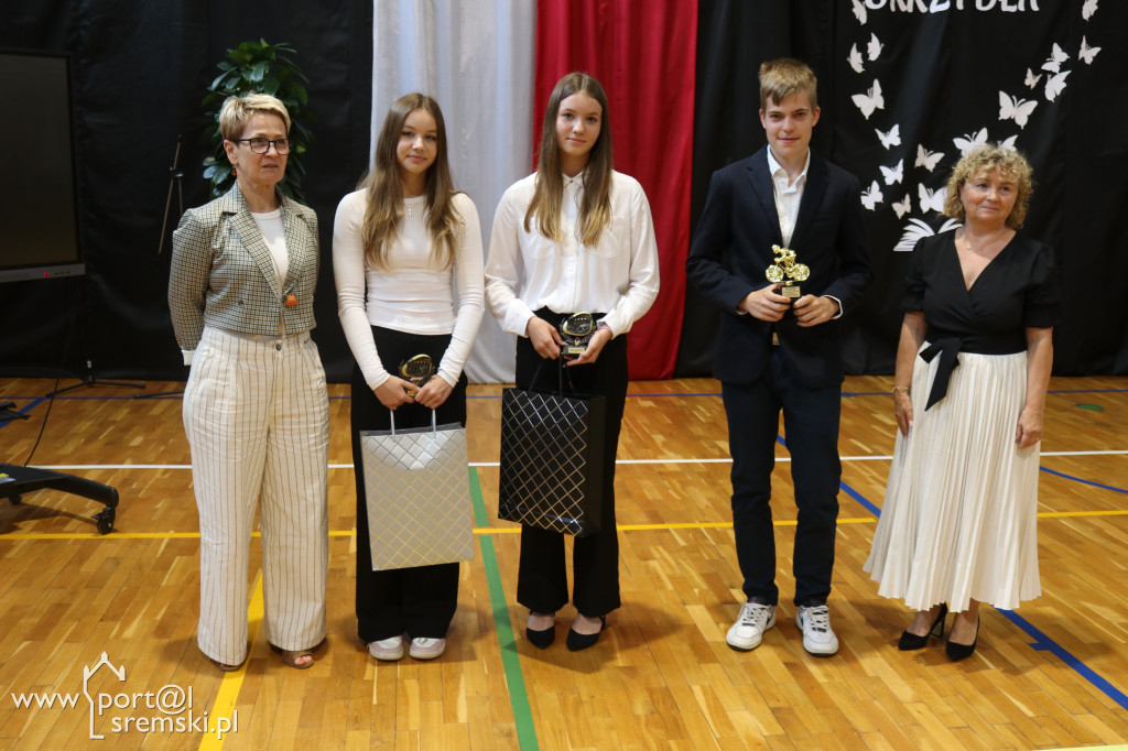 Zakończenie ósmych klas w Szóstce