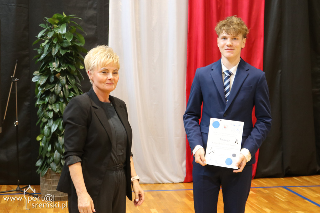 Zakończenie ósmych klas w Szóstce