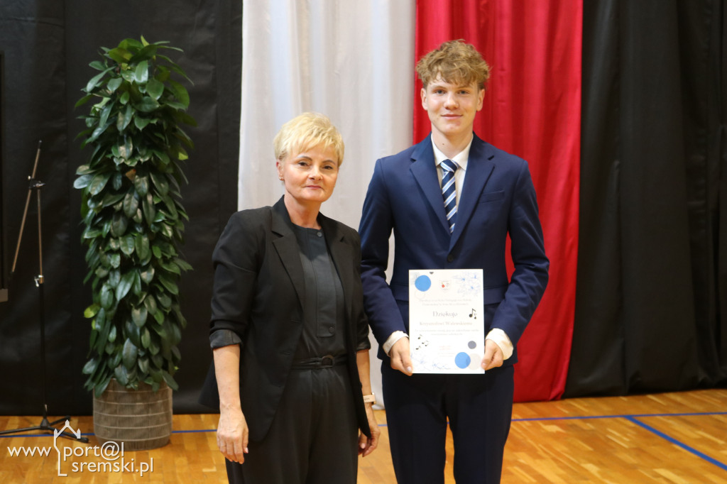Zakończenie ósmych klas w Szóstce