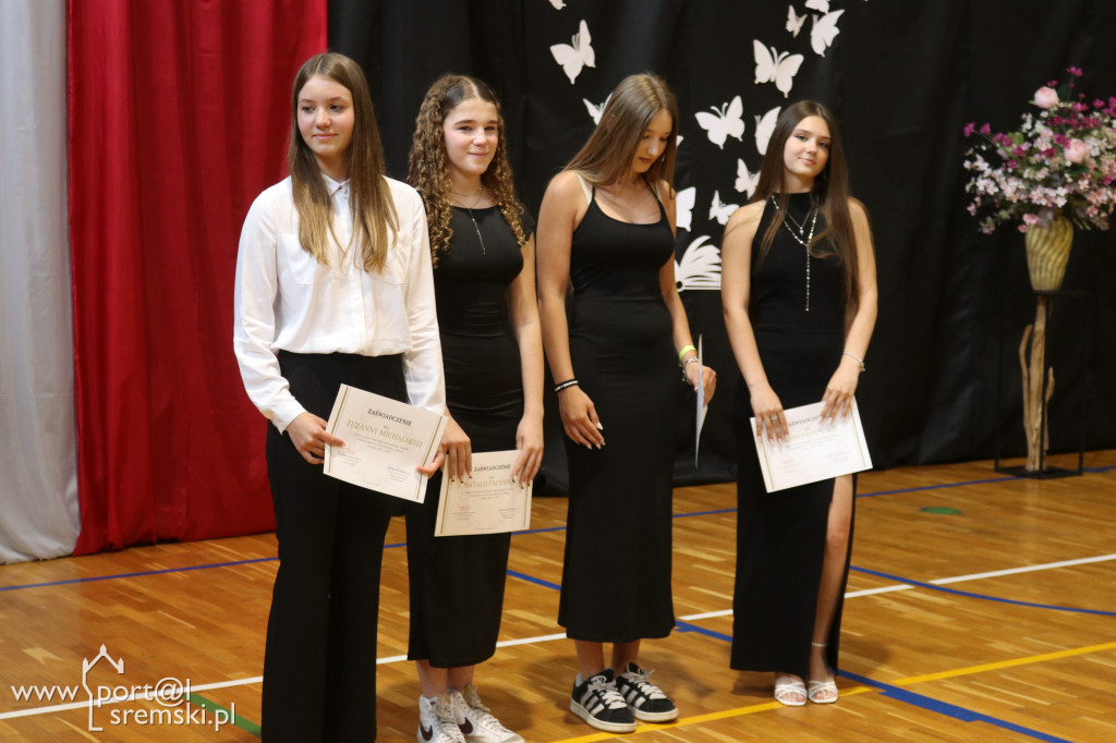 Zakończenie ósmych klas w Szóstce