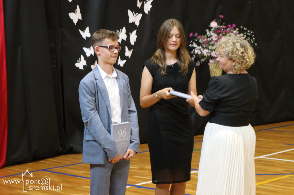 Zakończenie ósmych klas w Szóstce