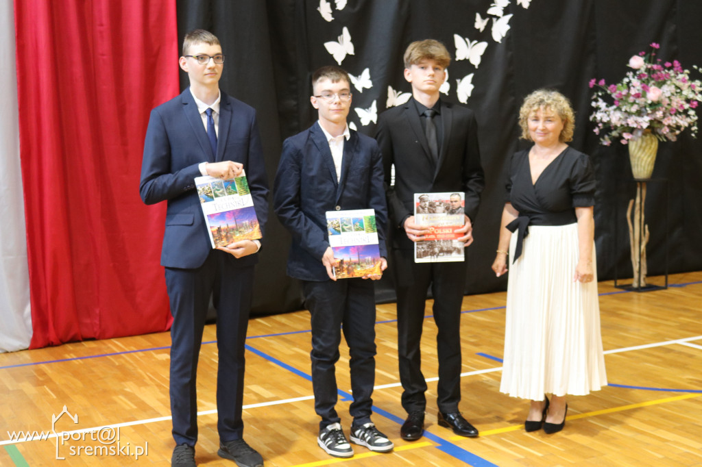 Zakończenie ósmych klas w Szóstce