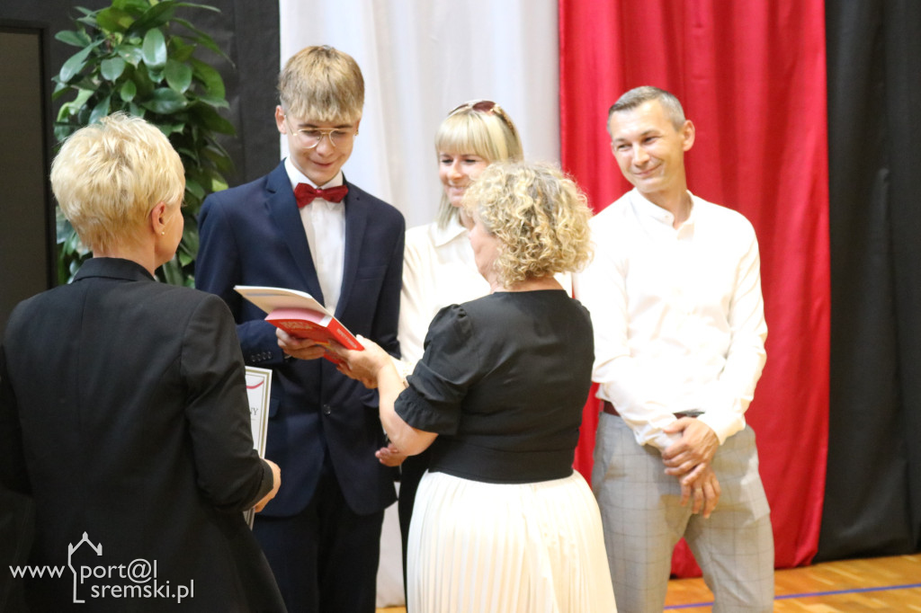 Zakończenie ósmych klas w Szóstce