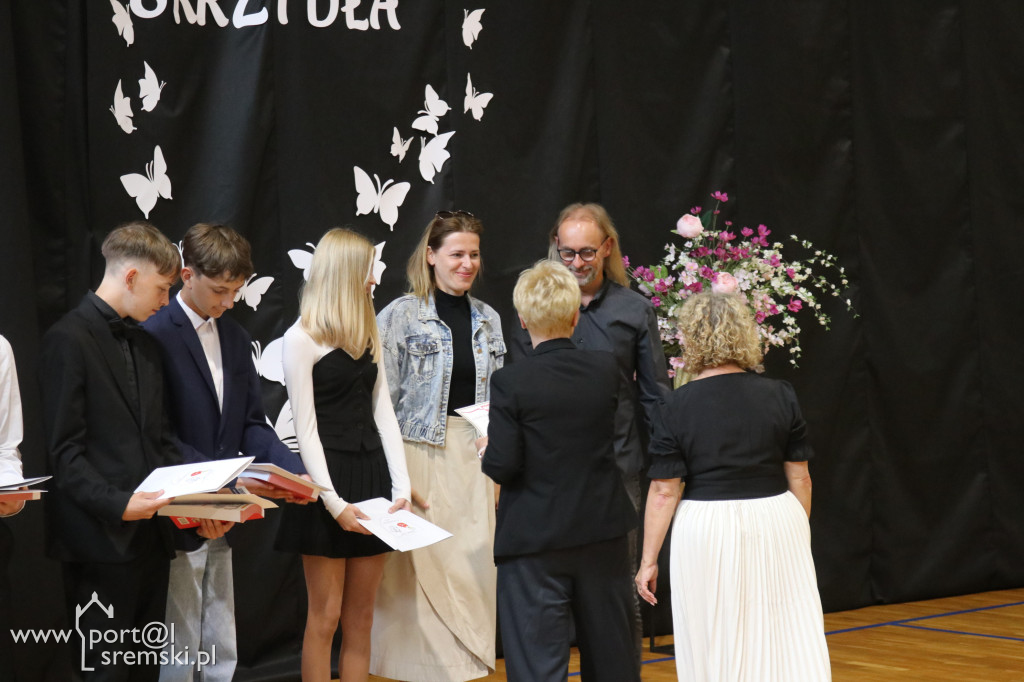 Zakończenie ósmych klas w Szóstce