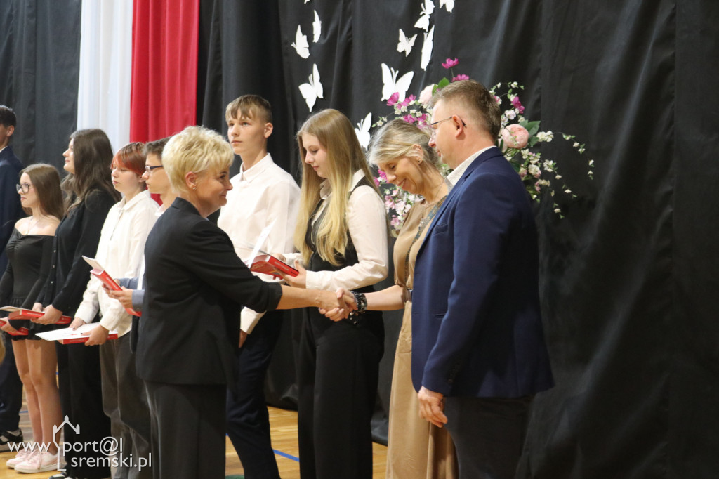 Zakończenie ósmych klas w Szóstce