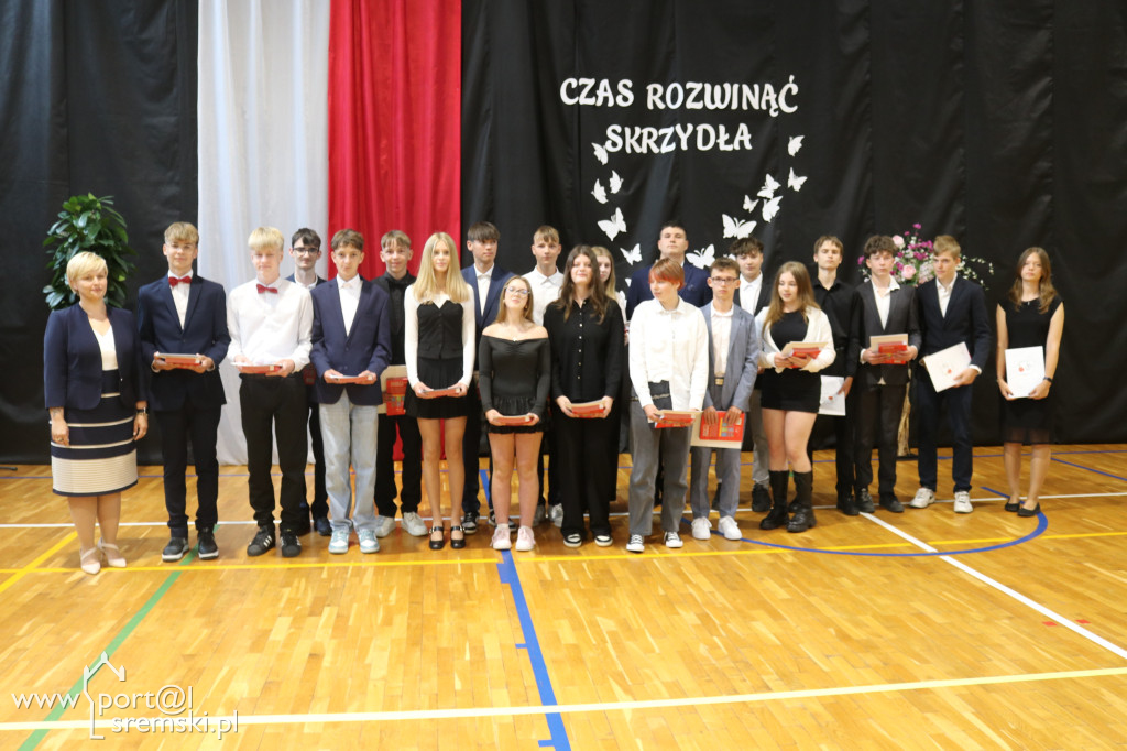Zakończenie ósmych klas w Szóstce