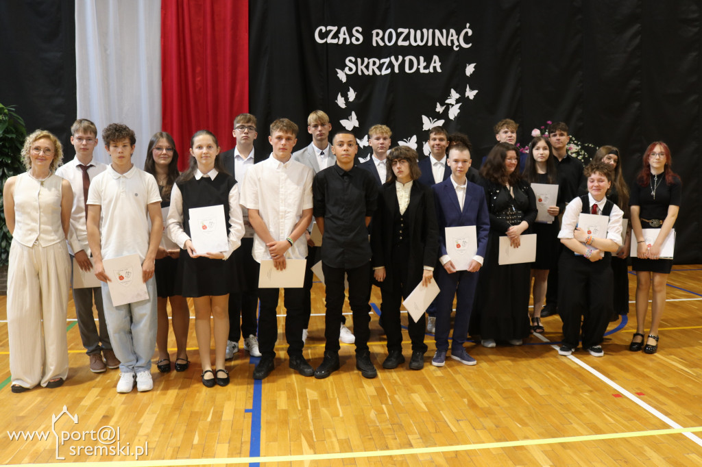 Zakończenie ósmych klas w Szóstce