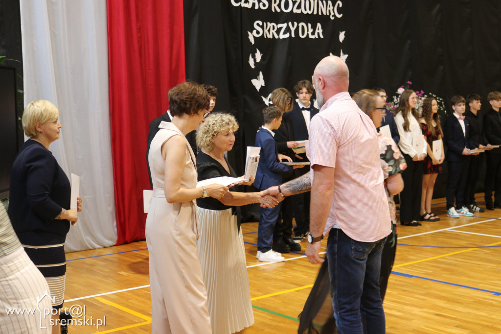 Zakończenie ósmych klas w Szóstce