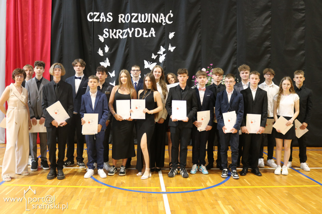 Zakończenie ósmych klas w Szóstce