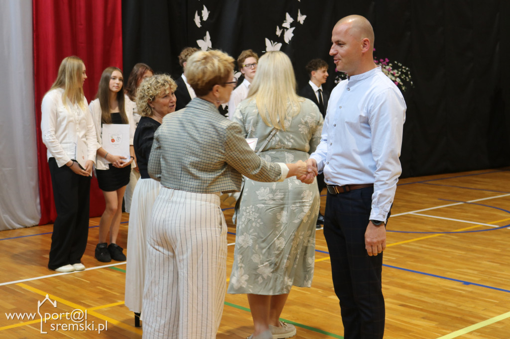 Zakończenie ósmych klas w Szóstce