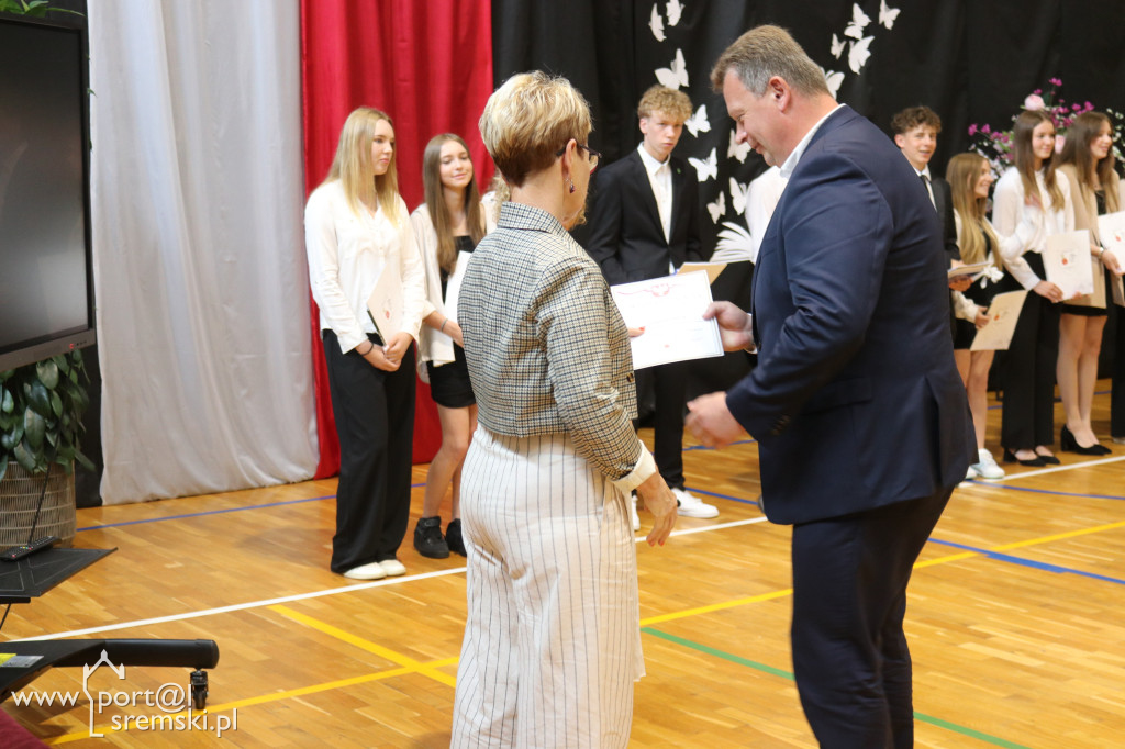 Zakończenie ósmych klas w Szóstce
