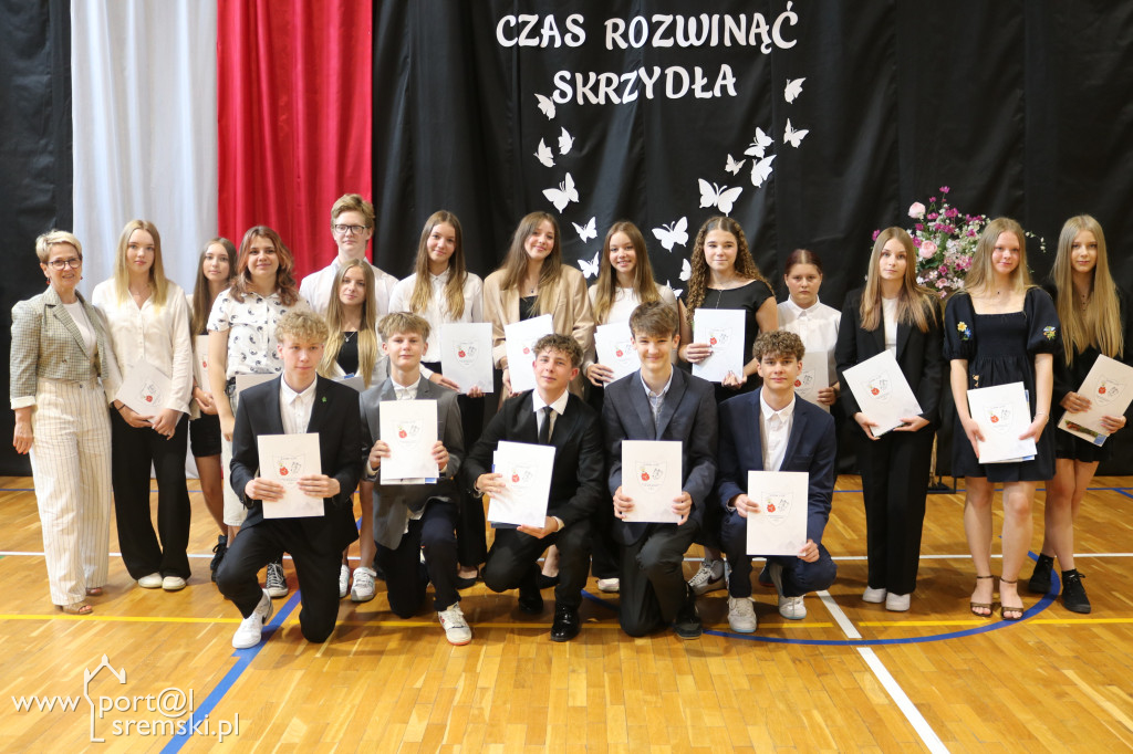 Zakończenie ósmych klas w Szóstce