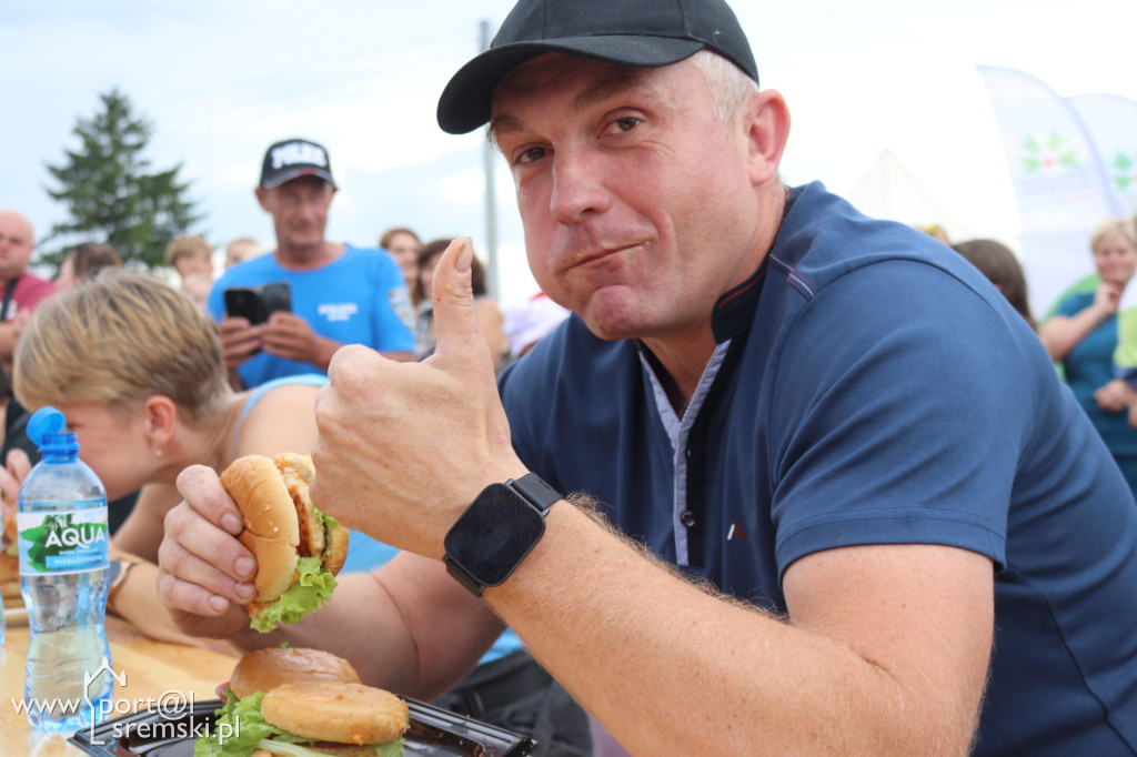 Dni Nochowa: konkurs jedzenia hamburgerów na czas
