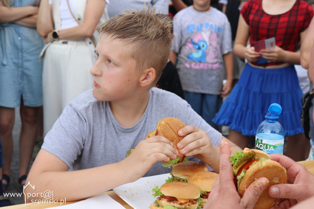 Dni Nochowa: konkurs jedzenia hamburgerów na czas