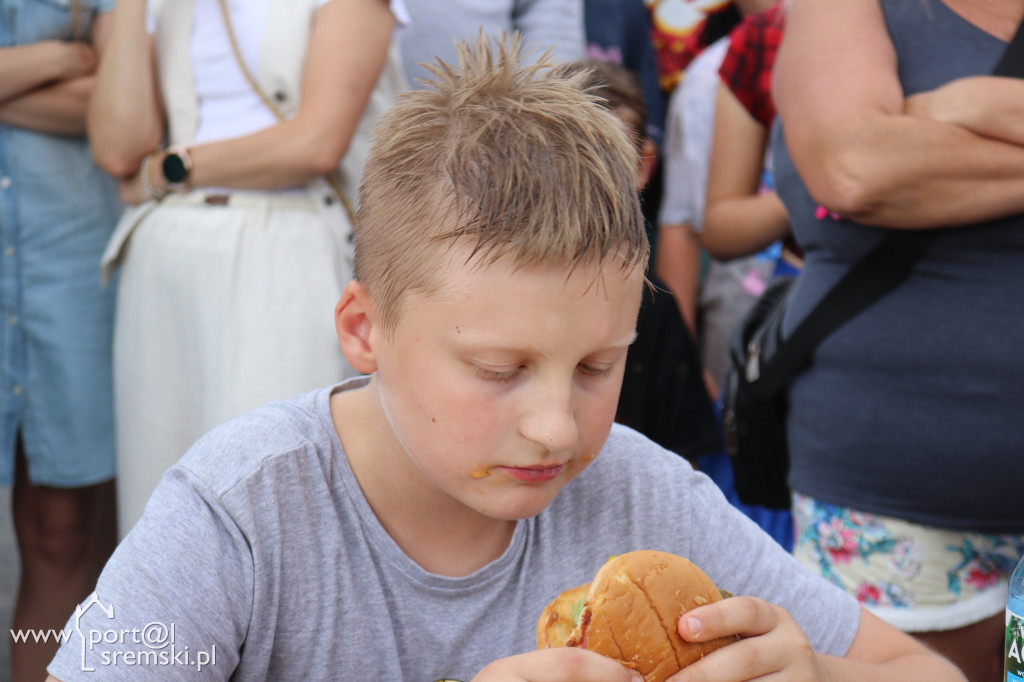 Dni Nochowa: konkurs jedzenia hamburgerów na czas