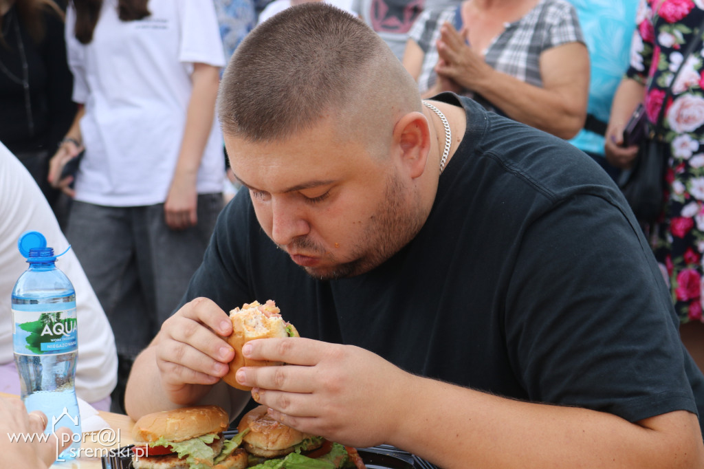Dni Nochowa: konkurs jedzenia hamburgerów na czas