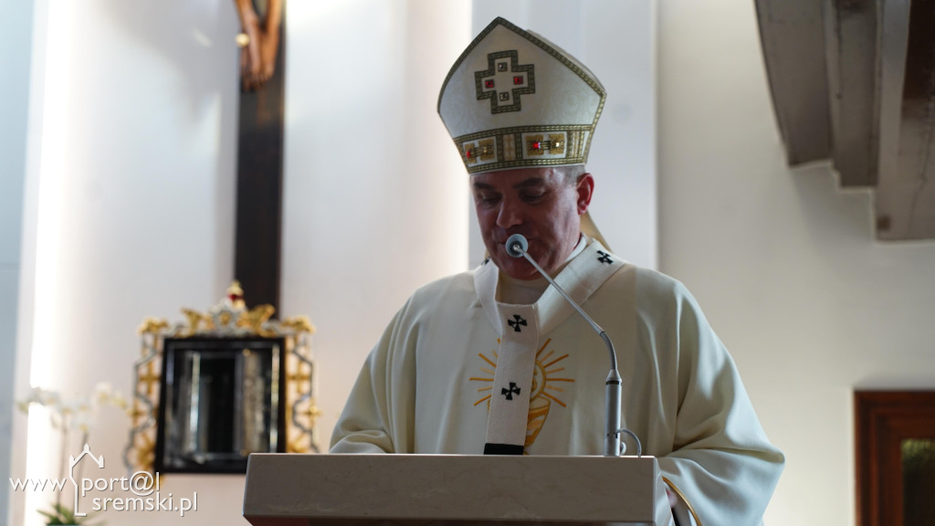 Uroczyste poświęcenie odrestaurowanego kościoła