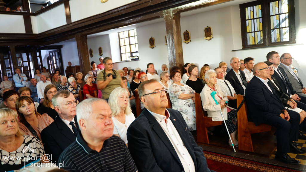 Uroczyste poświęcenie odrestaurowanego kościoła