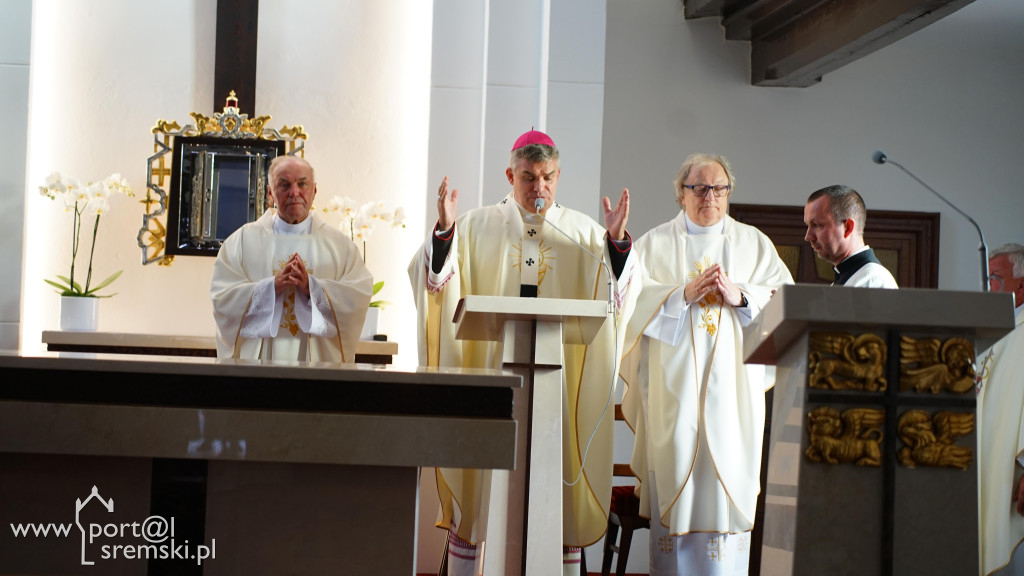 Uroczyste poświęcenie odrestaurowanego kościoła