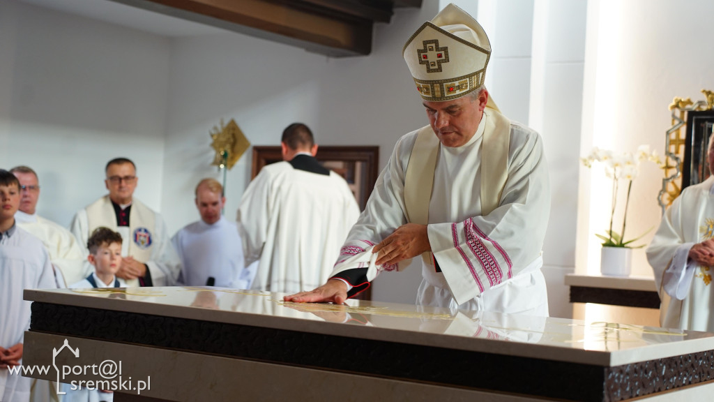 Uroczyste poświęcenie odrestaurowanego kościoła